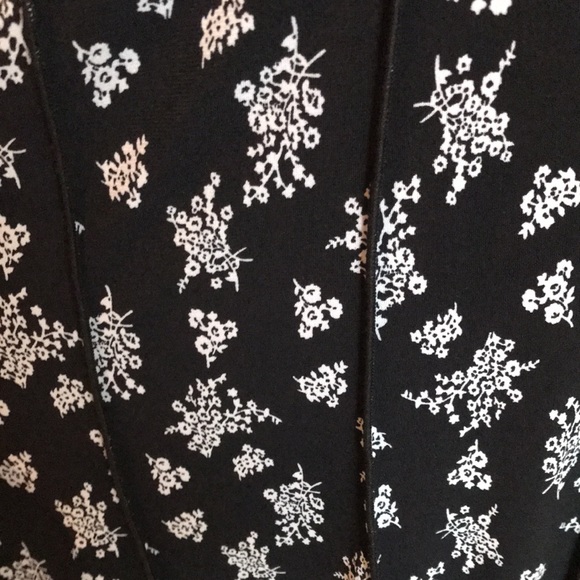 Flattering black and white flowy dress with double flap v neck collar. - Picture 4 of 15